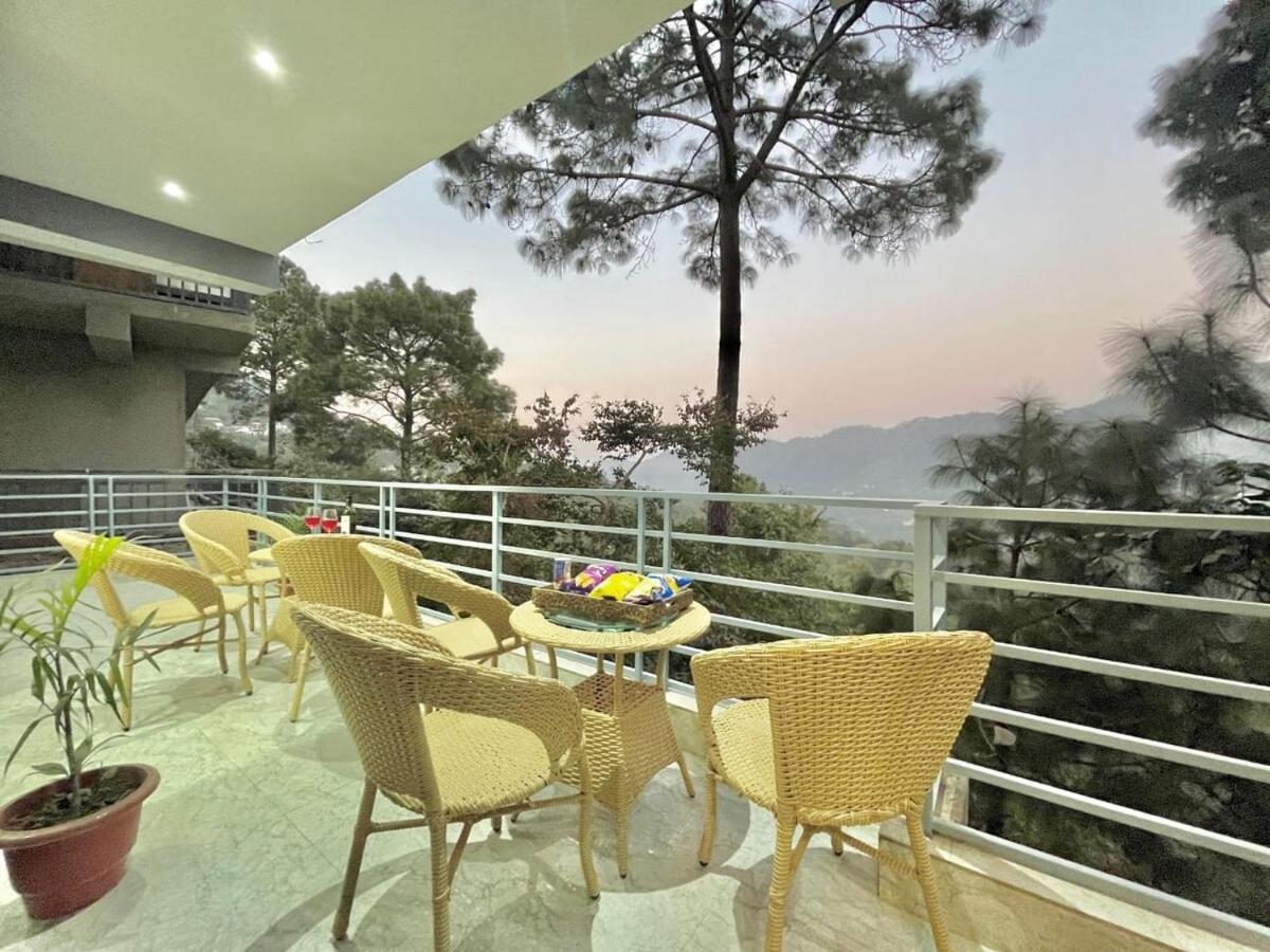 2 Bhk Serviced Luxury Apt & Bonfire & Garden & Pool By Kasauli Vista Ngoại thất bức ảnh